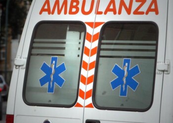 Ferisce con coltello infermiera, arrestato paziente