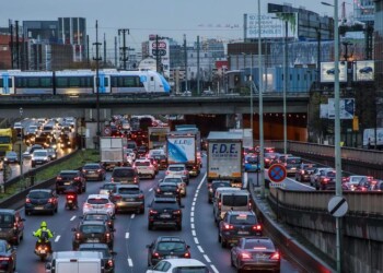 Francia: oggi maxi corteo, meno km code