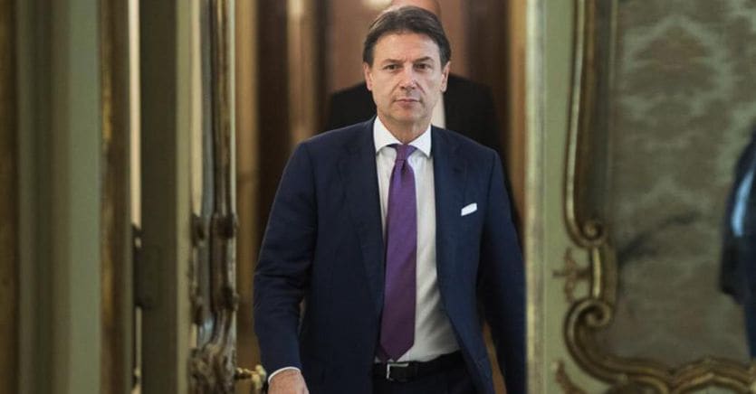 Fuga dal M5S, maggioranza a rischio. E Conte chiama a raccolta i responsabili