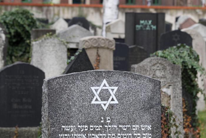 Germania: profanato cimitero ebraico