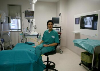 Inala pezzetti di castagna, bimba 7 mesi salvata a Parma