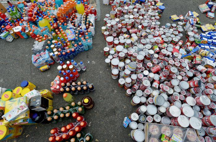Lattine a ruba a Ny, risorsa per poveri
