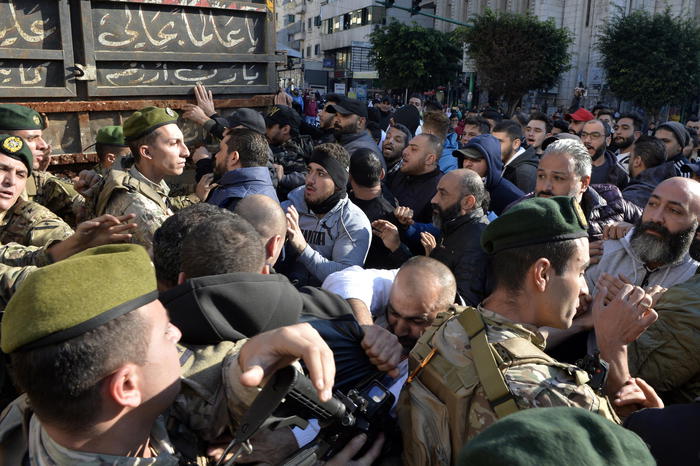 Libano: fautori Hariri bloccano strade