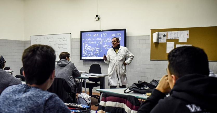 Manovra: dal bonus Renzi da contrattare con i sindacati all’8xmille agli edifici scolastici, cosa cambia per la scuola