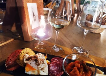 I REGALI PIÚ GETTONATI PER IL NATALE 2019? GLI INTRAMONTABILI CESTI NATALIZI CON VINI E PRODOTTI  GASTRONOMICI