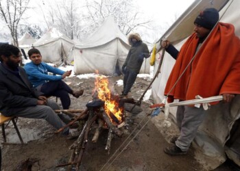 Migranti lasciano campo di Vucjak