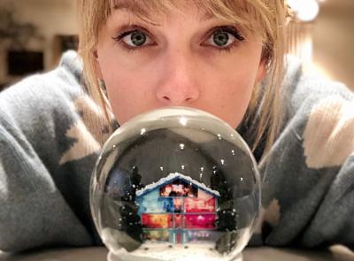 'Christmas Tree Farm', Taylor Swift canta il suo Natale