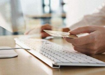 Natale, addio ad ansia da regali con acquisti con carte  