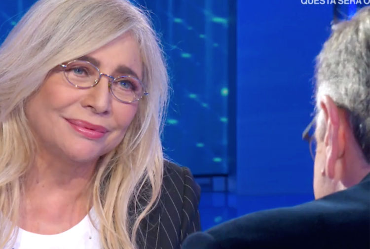 Occhi lucidi, l’ultima promessa al padre, l’amore svelato: il Bonolis che non ti aspetti