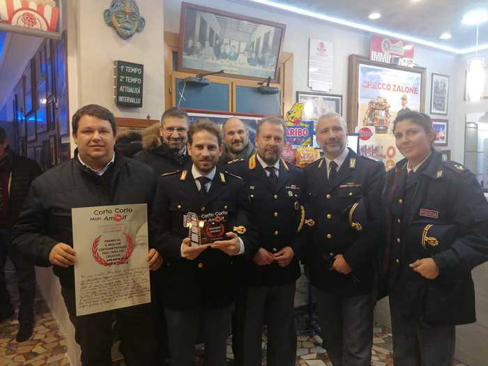 ‘Operazione Santa Claus’, corto Polizia