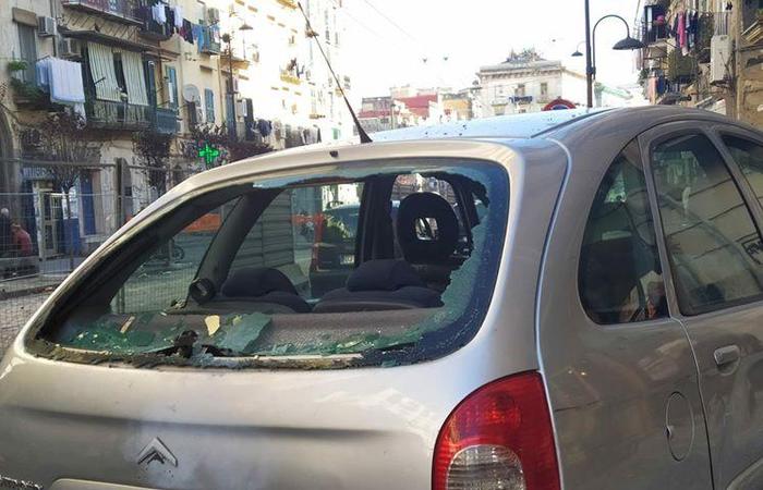 Petardi contro auto in corsa,ultima moda