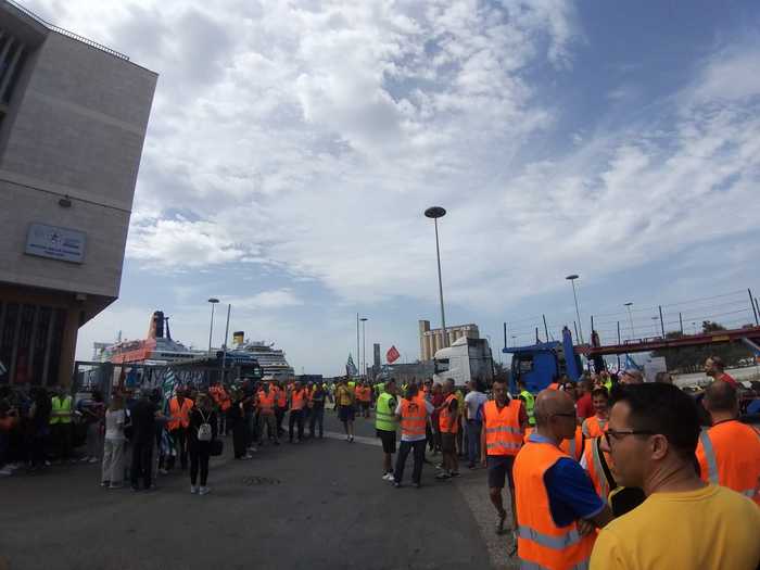 Portuali Cagliari di nuovo al lavoro 2/1