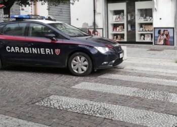 Ruba due volte in stessa gioielleria