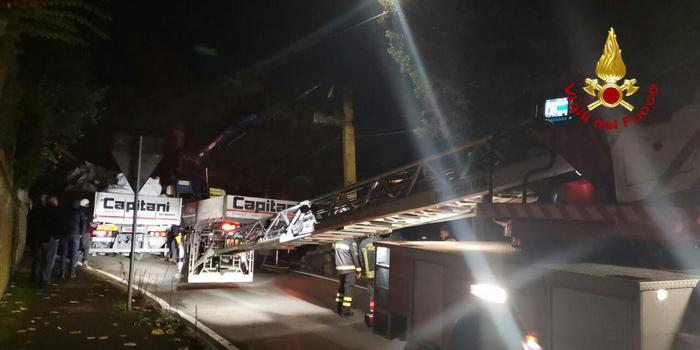 Si stacca braccio croce Osservanza