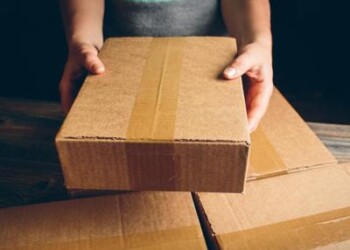 Sostenibilità: italiani passano 17 minuti a settimana ad aprire imballaggi 