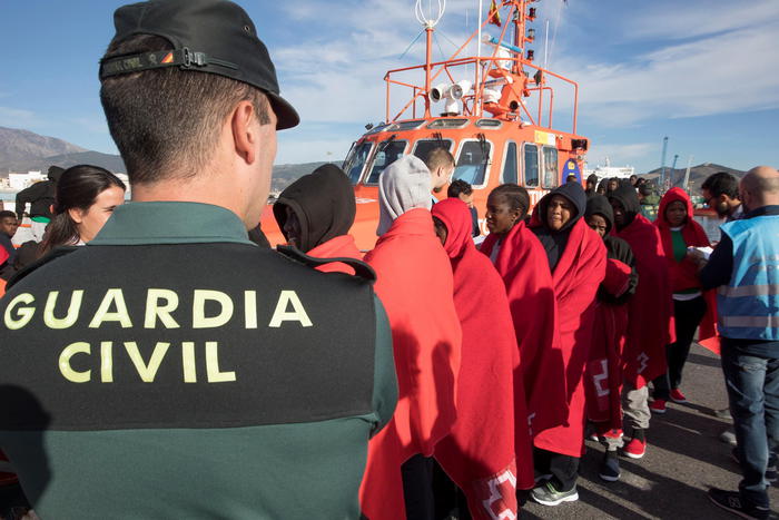 Spagna soccorre 200 migranti