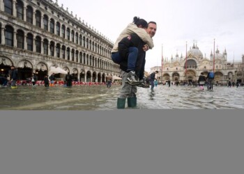 Venezia: acqua alta si ferma a 144 cm