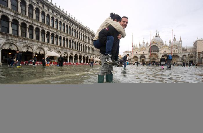 Venezia: acqua alta si ferma a 144 cm