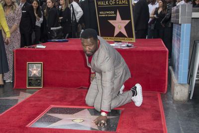 50 Cent sulla Walk of Fame 'scortato' da Eminem e Dr. Dre