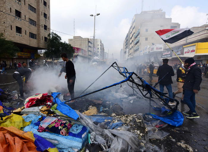 Ancora scontri a Baghdad, 17 feriti