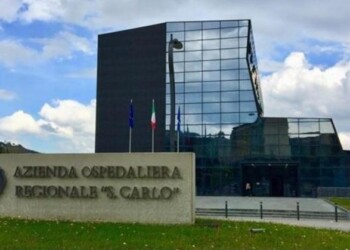 Anziano accoltella la moglie: arrestato