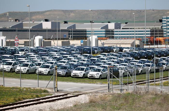 Auto in Europa,nel 2019 +1,2%. Fca -7,3%