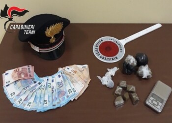 Aveva hascisc e marijuana, arrestato