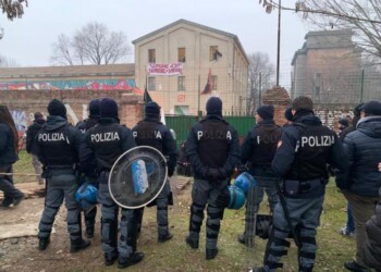 Bologna, sgombero ex caserma occupata da centro sociale