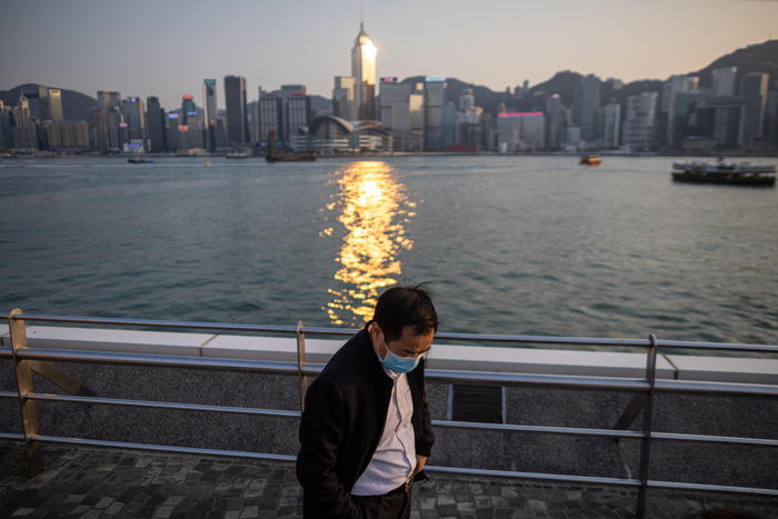 Borsa, Hong Kong positiva