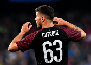 Calcio: Cutrone è arrivato a Firenze