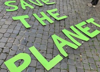 Clima: indagine Bei, 94% italiani intende smettere di usare bottiglie di plastica  