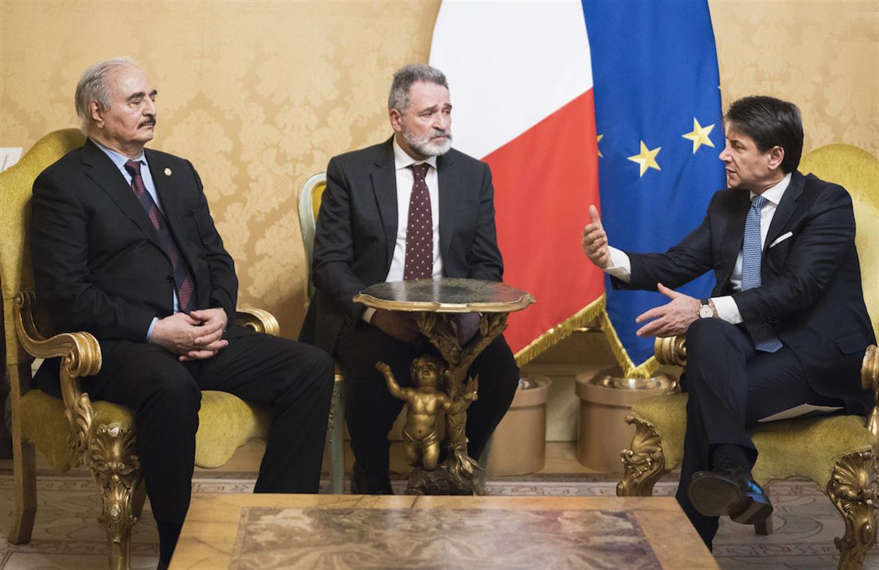 Comprereste un’auto usata da Conte? I libici rispondono di no