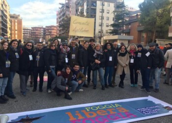 Corteo antimafia Foggia: rose in strada