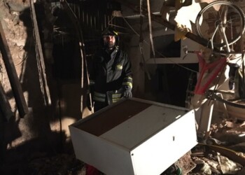 Crolla palazzina a Catania, evacuata