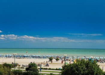 Finanzieri sequestrano spiaggia a Bibione, tre denunciati