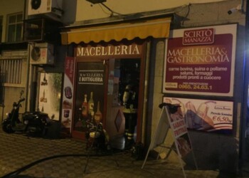 Incendiata macelleria a Reggio
