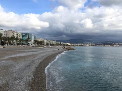 Tecnologia italiana contro l'erosione della spiaggia di Nizza