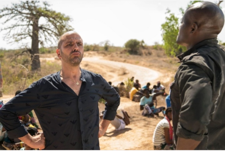 Gli incassi rallentano ma Zalone resta il re: ecco quanto guadagna. Mentre scade il suo contratto