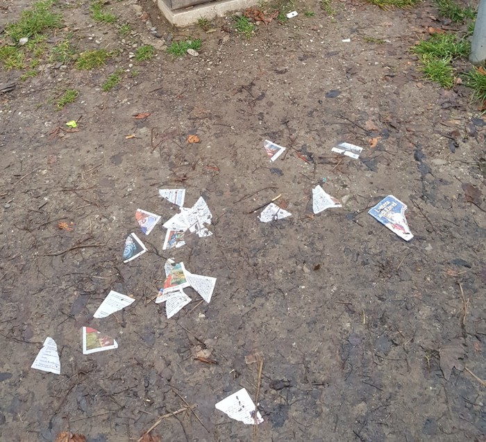 “Lettera agli Ebrei” lasciata per terra