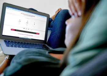 Molestie su web a fotomodella, denunciato