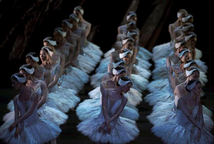 Molestie, sospeso coreografo Royal Ballet