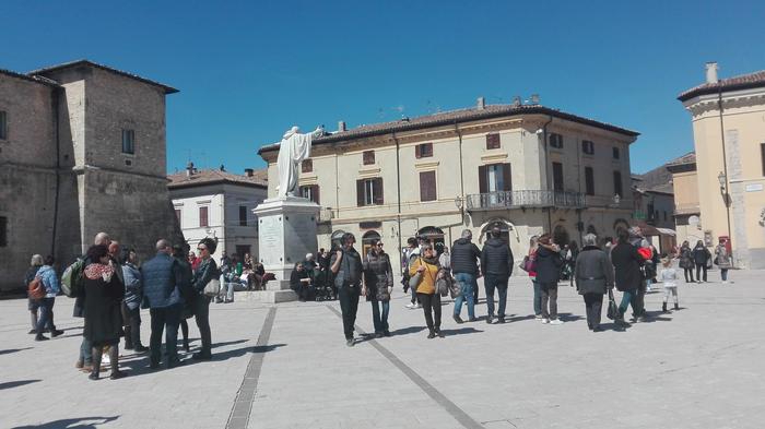 Nuovo arredo urbano a Norcia