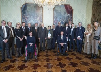 Occhiuto dona a Capo Stato libri Cosenza