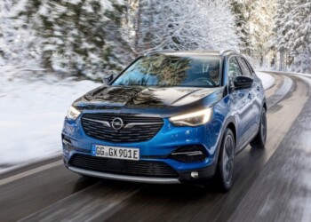 Opel Grandland X: c’è anche la versione ibrido plug-in