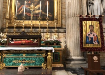 Papa celebra Vespri vicino S.Timoteo