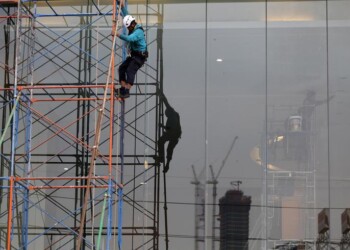 Pil IV trimestre -0,3% fermo su anno