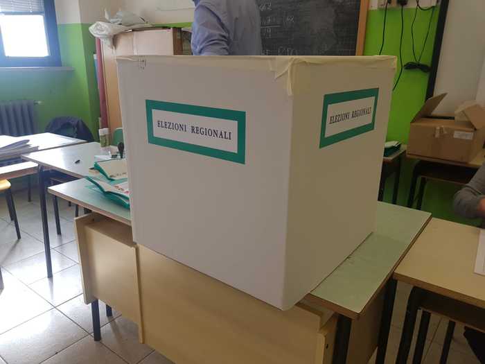 Regionali: alle 23 chiuse le urne