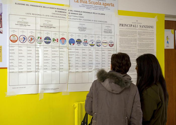 Regionali:affluenza ore 12 al 10,4%,+ 2%