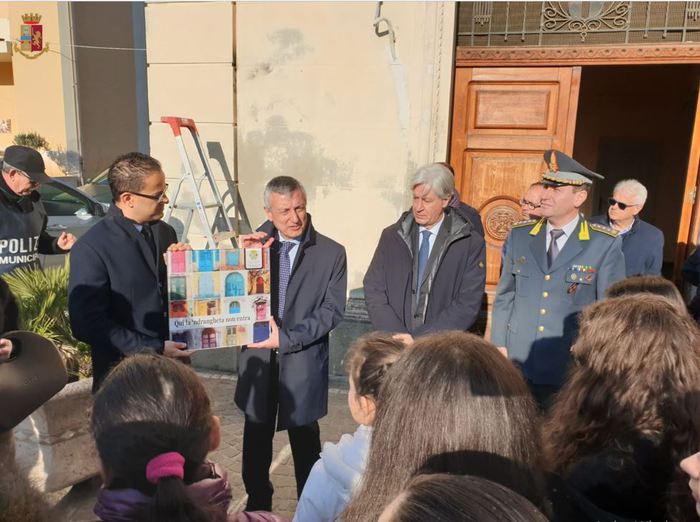 Ricollocata targa contro la ‘ndrangheta