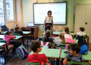 Scuola, da 10 gennaio iscrizioni online